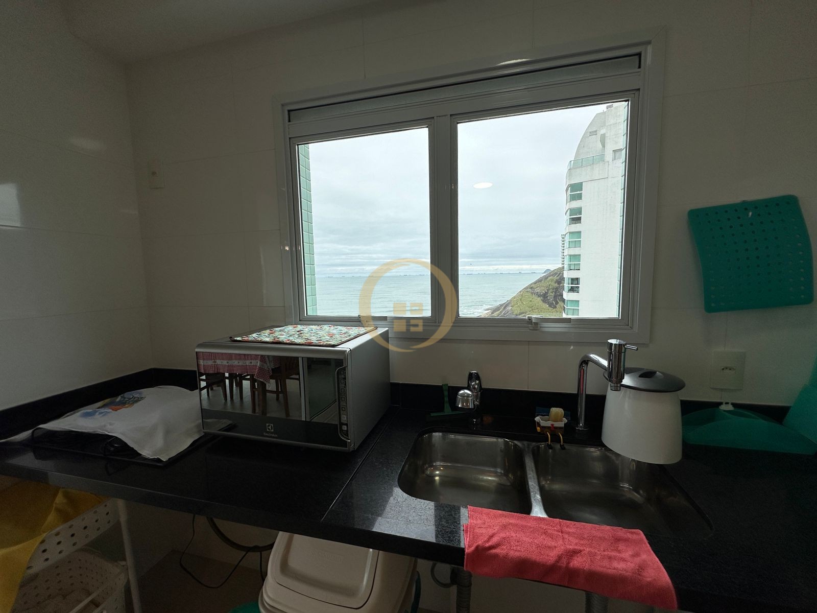Apartamento na Praia da Enseada, Guarujá - SP