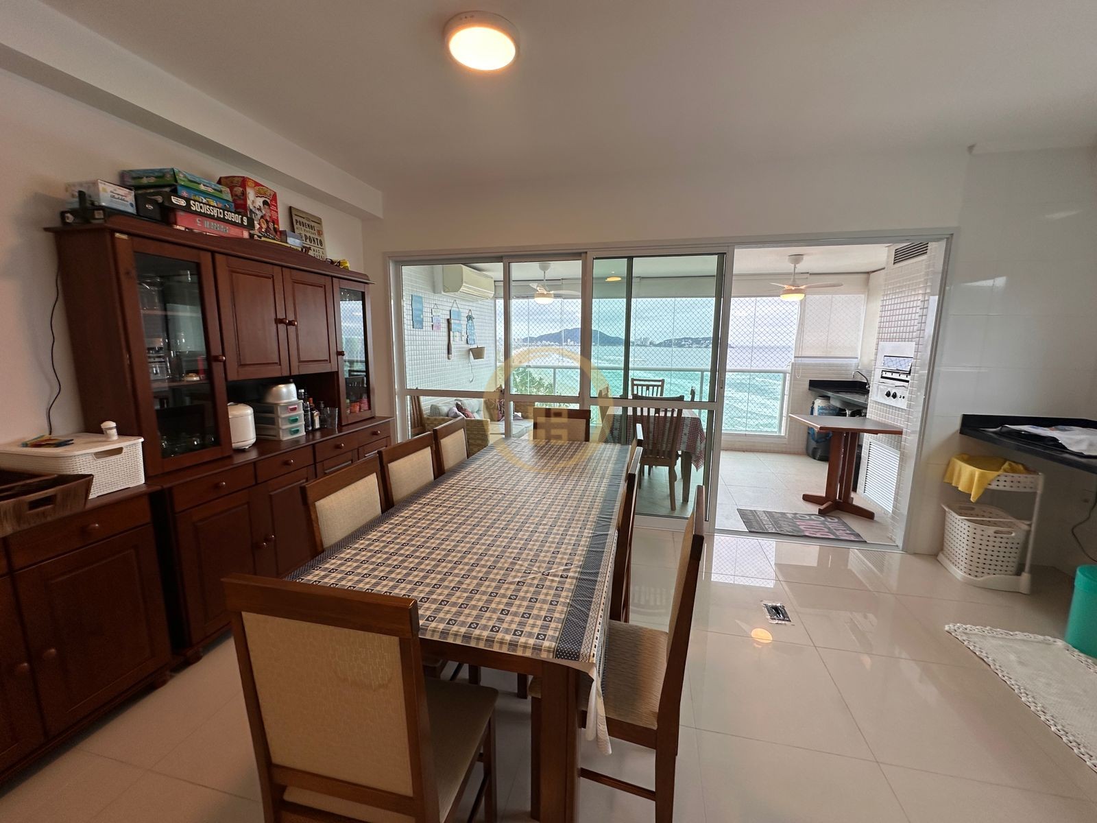 Apartamento na Praia da Enseada, Guarujá - SP