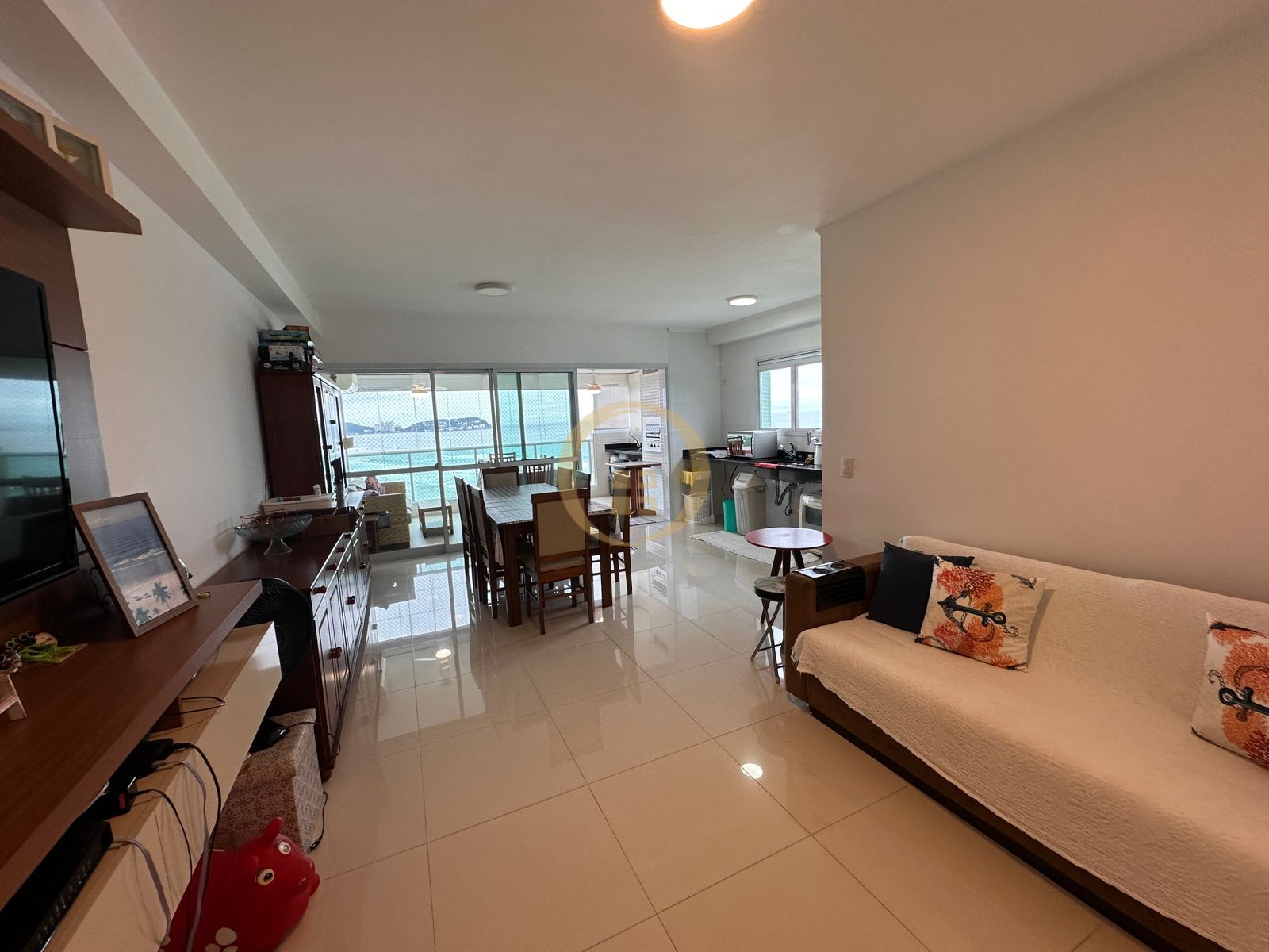 Apartamento na Praia da Enseada, Guarujá - SP