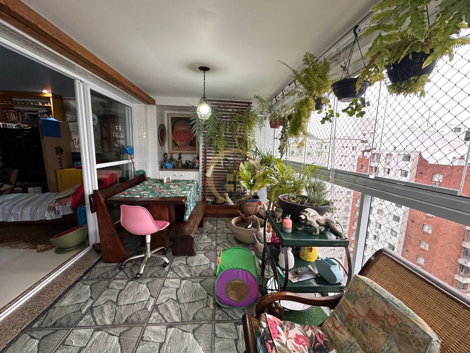 Apartamento na Praia das Pitangueiras, Guarujá - SP