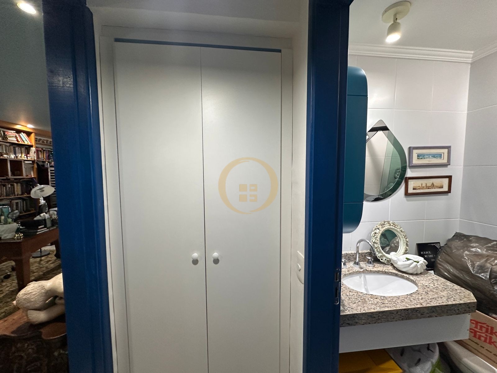 Apartamento na Praia das Pitangueiras, Guarujá - SP