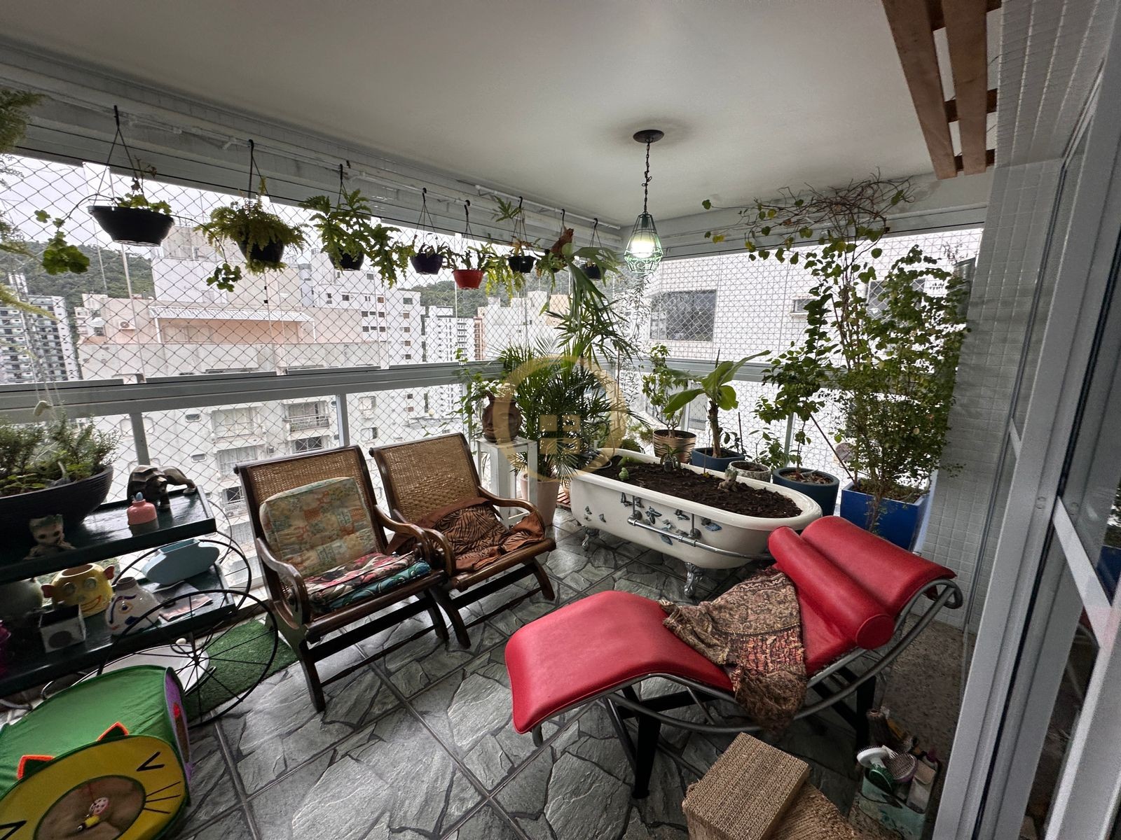 Apartamento na Praia das Pitangueiras, Guarujá - SP