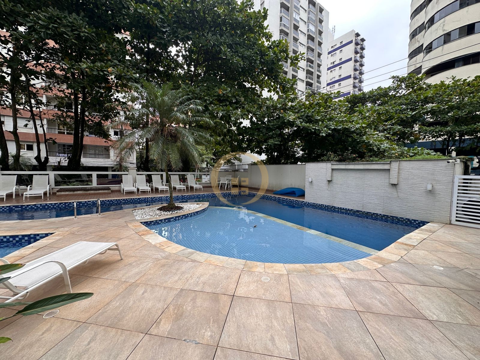 Apartamento na Praia das Pitangueiras, Guarujá - SP