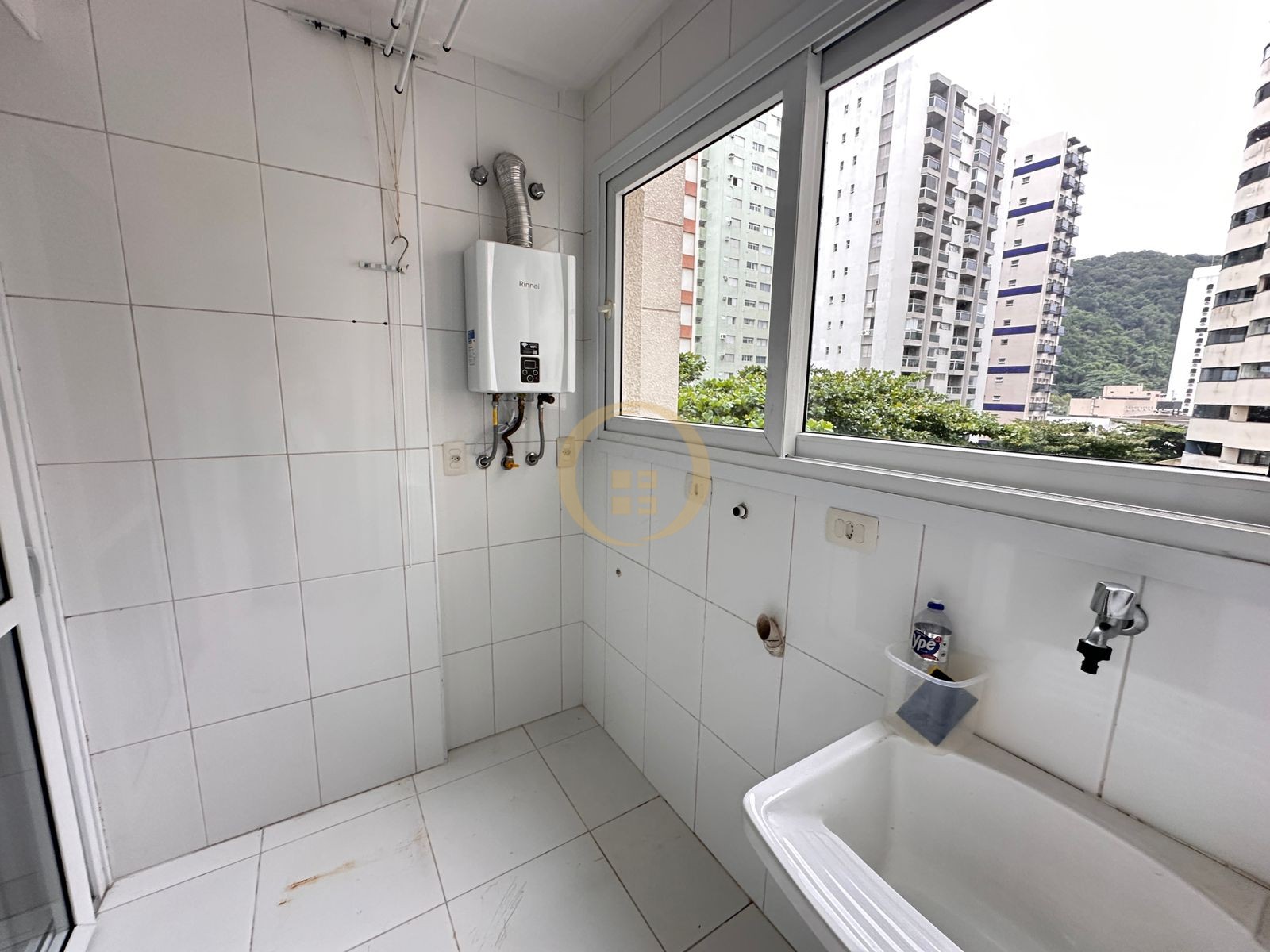 Apartamento na Praia das Pitangueiras, Guarujá - SP