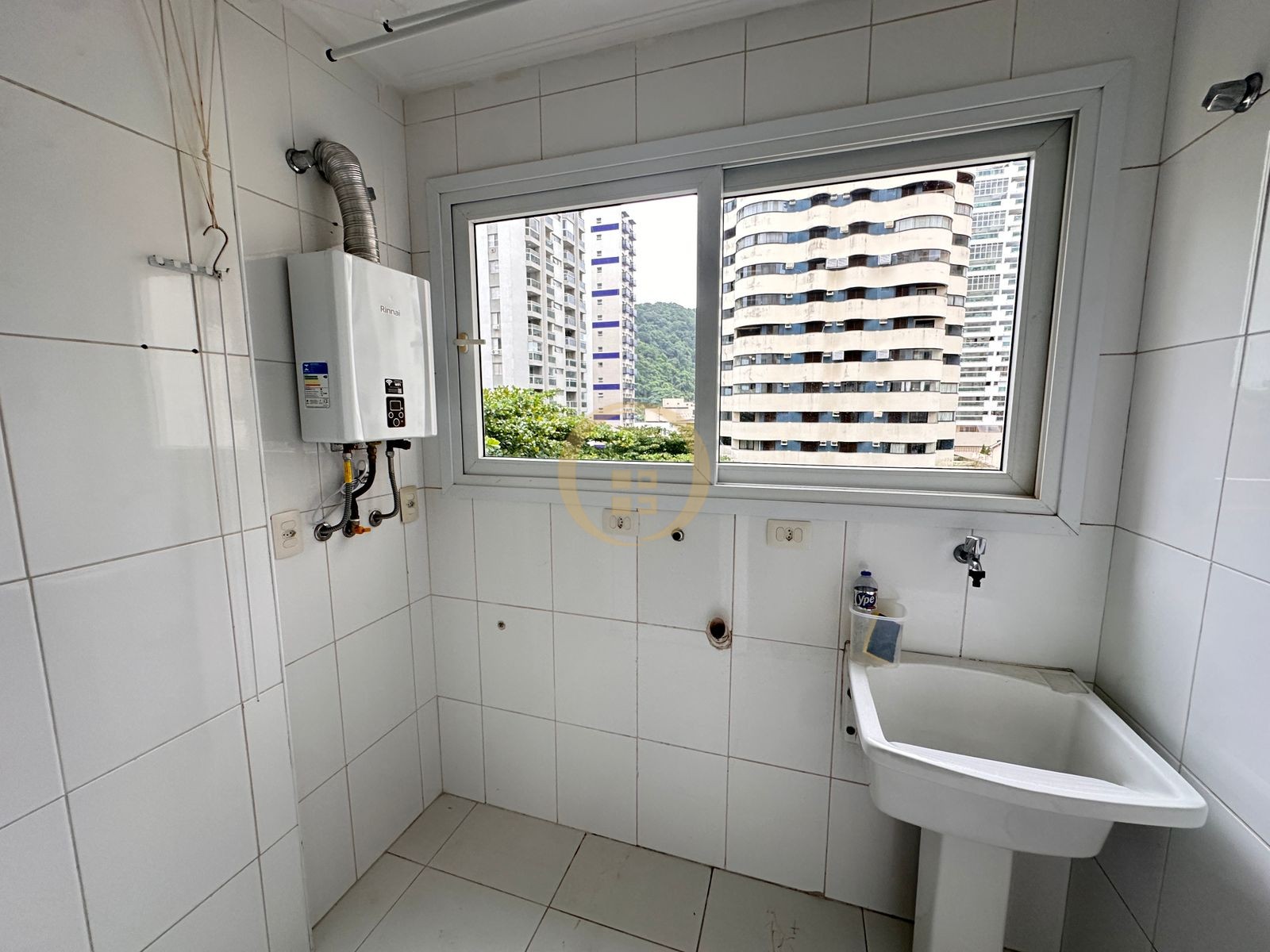 Apartamento na Praia das Pitangueiras, Guarujá - SP