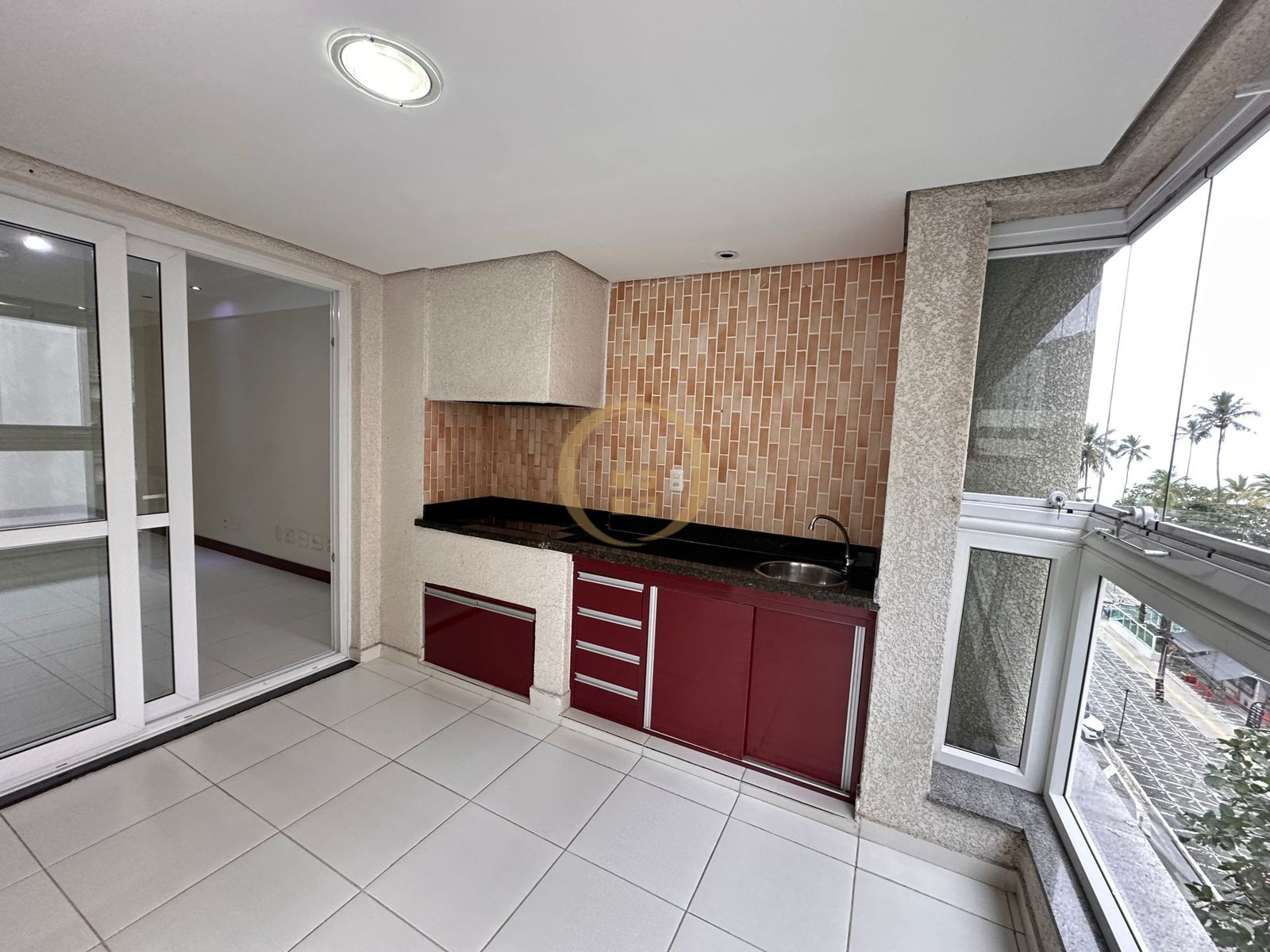 Apartamento na Praia das Pitangueiras, Guarujá - SP
