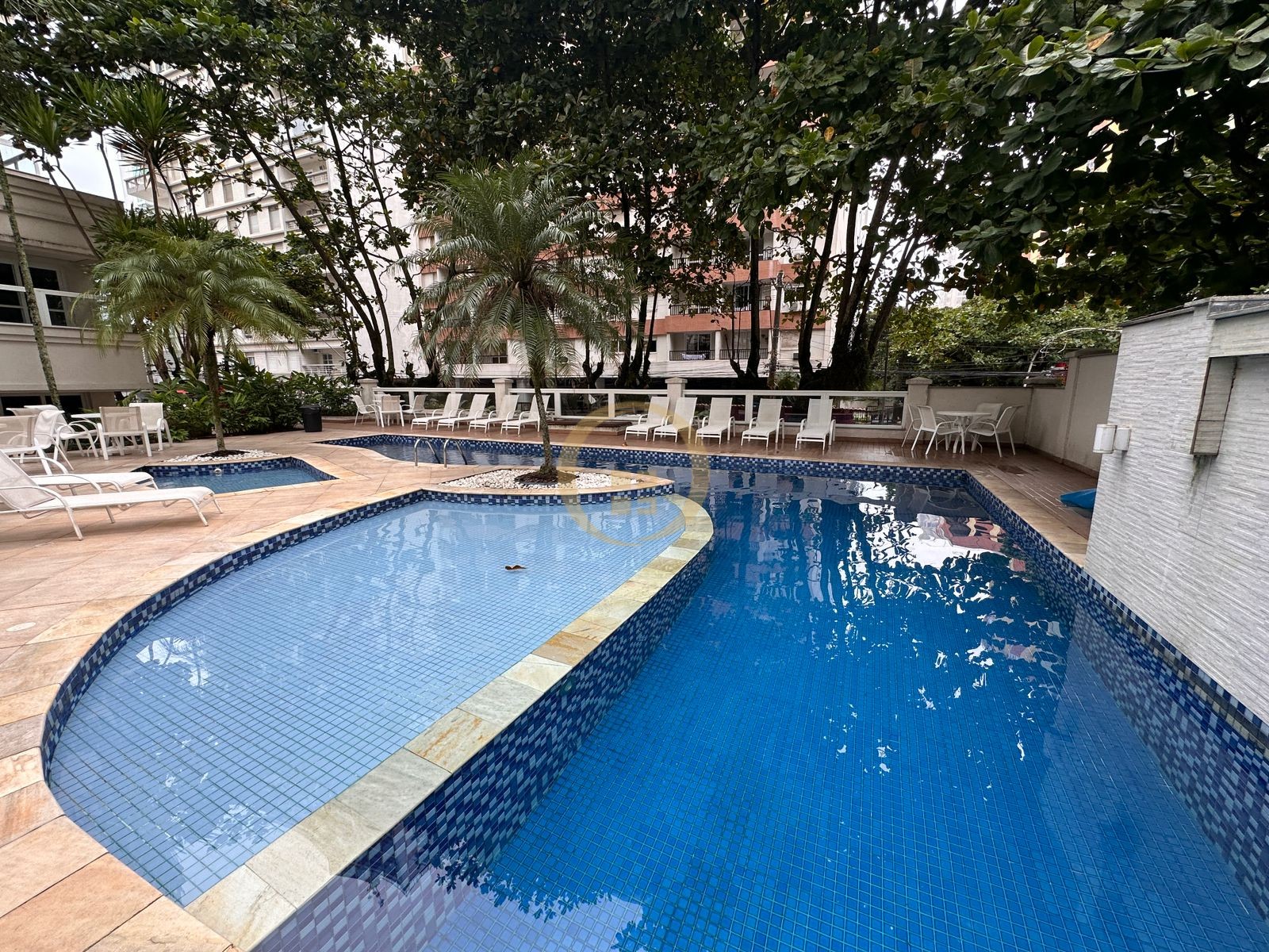 Apartamento na Praia das Pitangueiras, Guarujá - SP