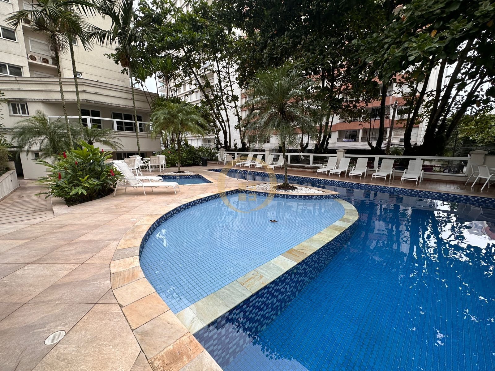 Apartamento na Praia das Pitangueiras, Guarujá - SP