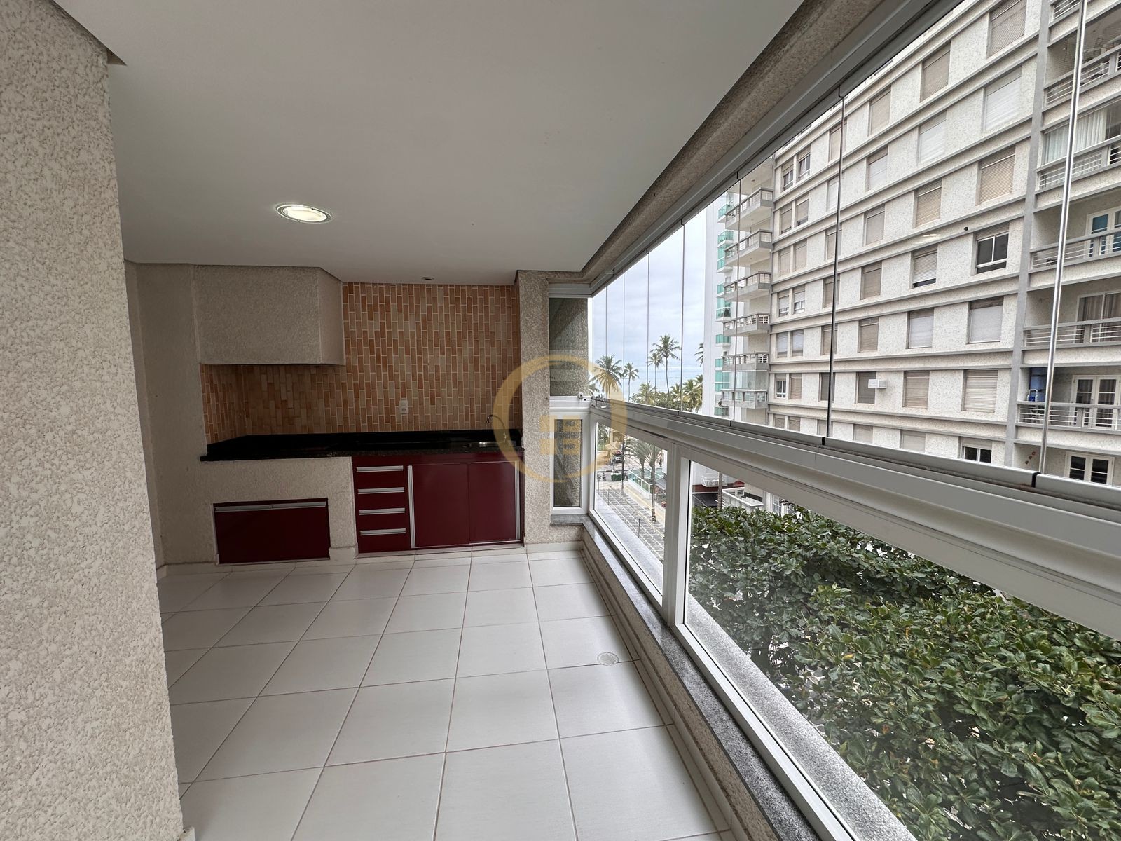 Apartamento na Praia das Pitangueiras, Guarujá - SP