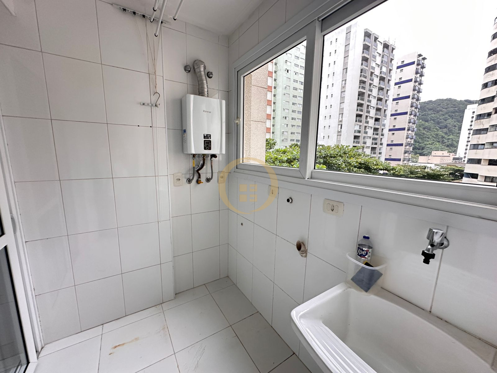 Apartamento na Praia das Pitangueiras, Guarujá - SP