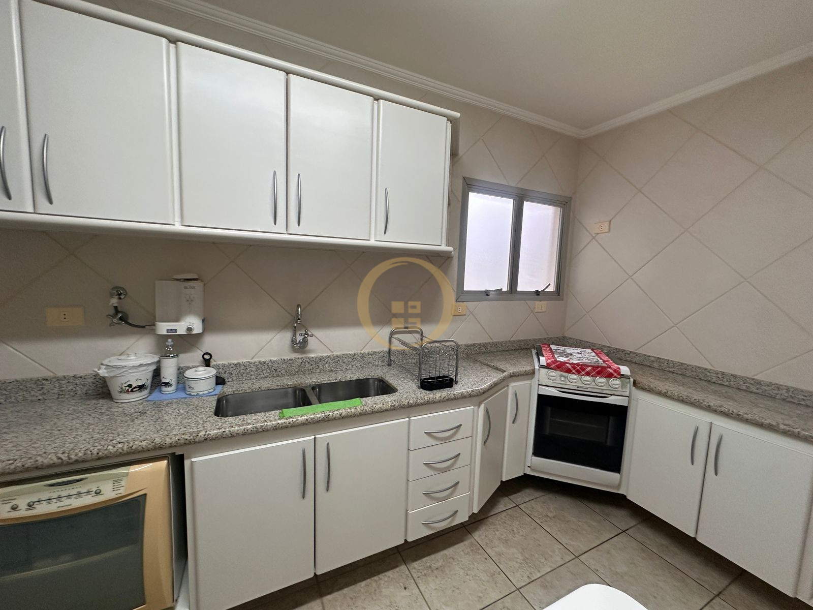 Apartamento na Praia das Pitangueiras, Guarujá - SP