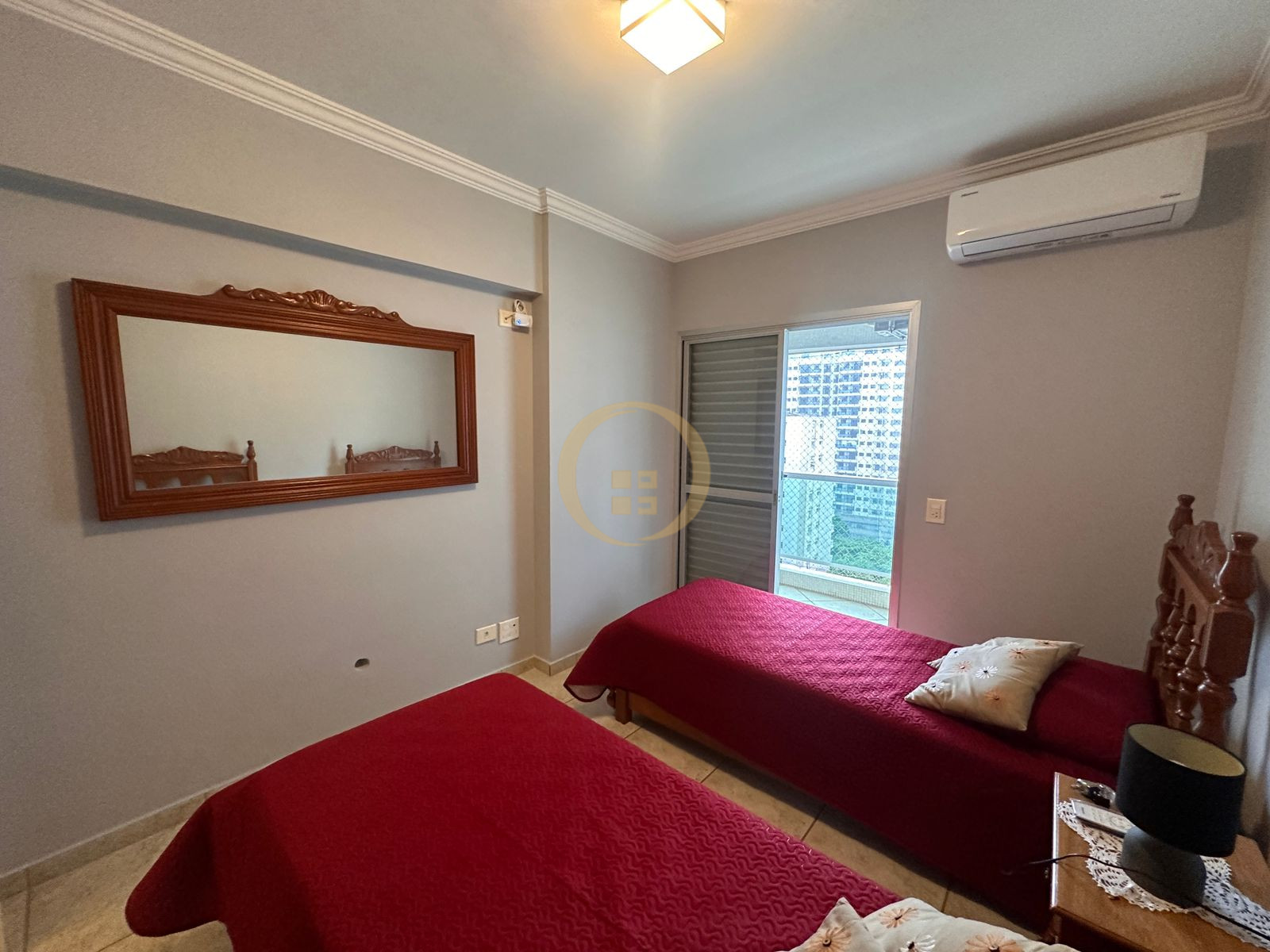 Apartamento na Praia das Pitangueiras, Guarujá - SP