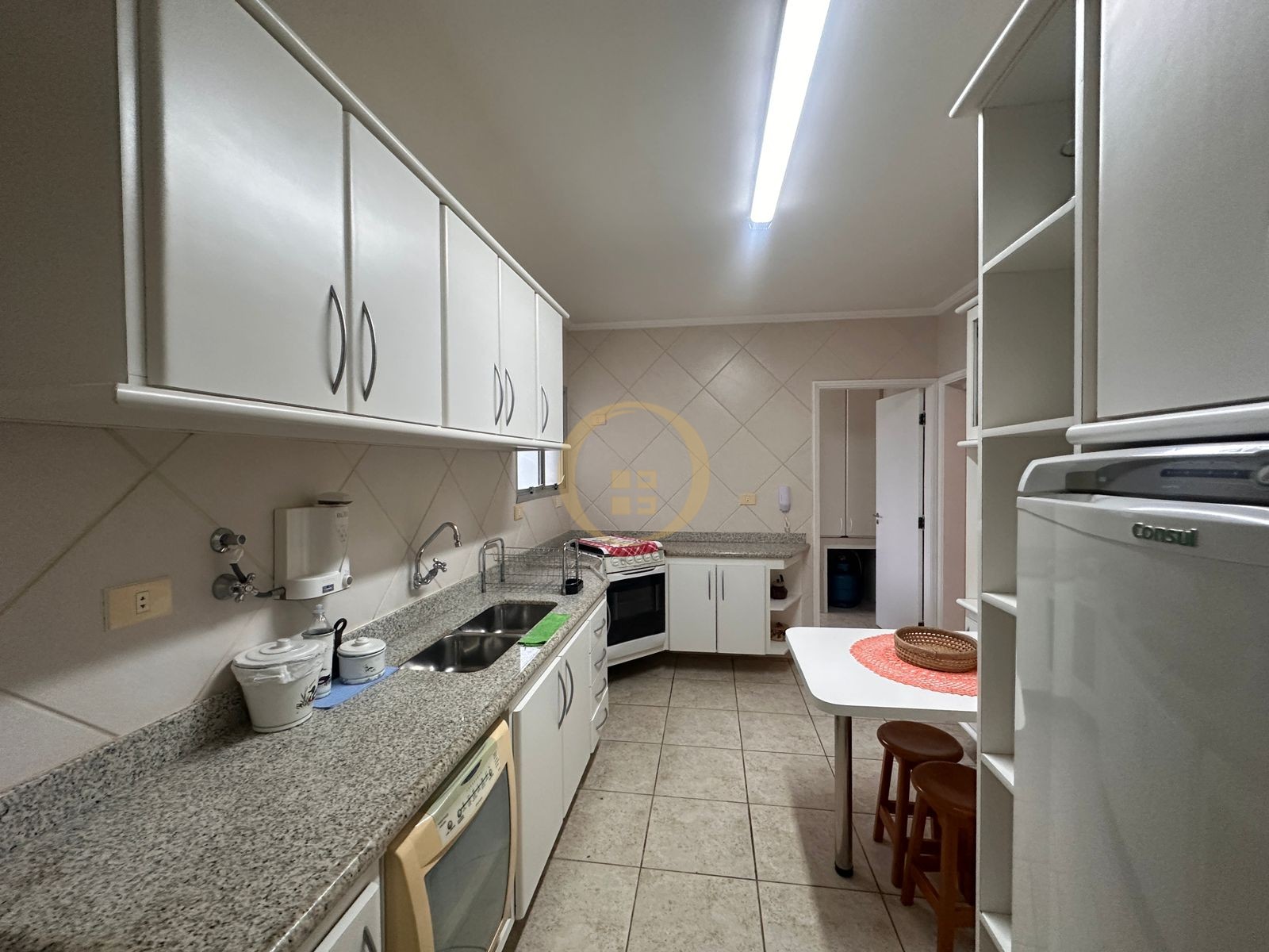 Apartamento na Praia das Pitangueiras, Guarujá - SP
