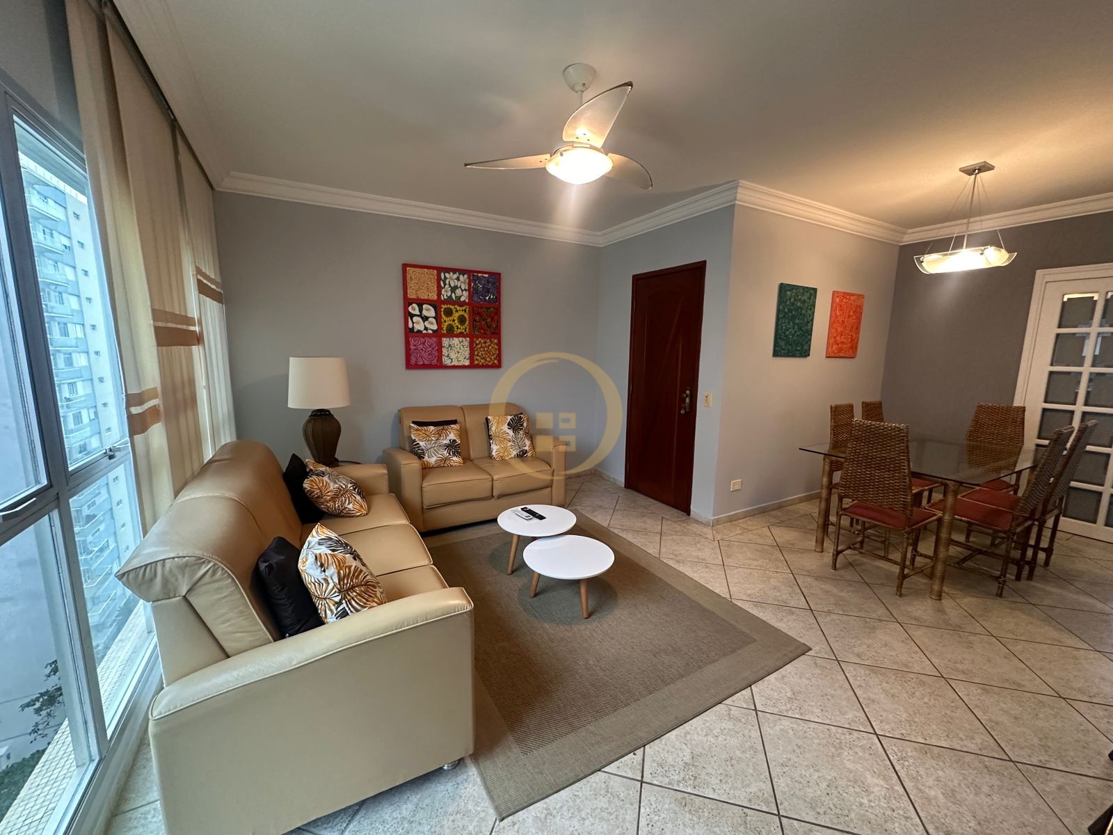 Apartamento na Praia das Pitangueiras, Guarujá - SP