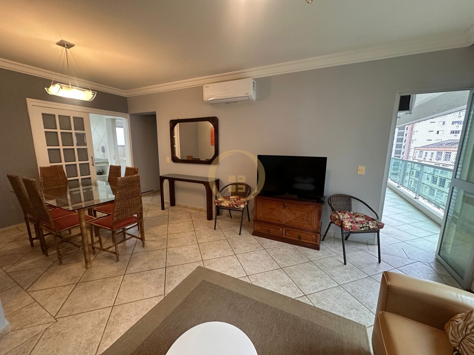 Apartamento na Praia das Pitangueiras, Guarujá - SP