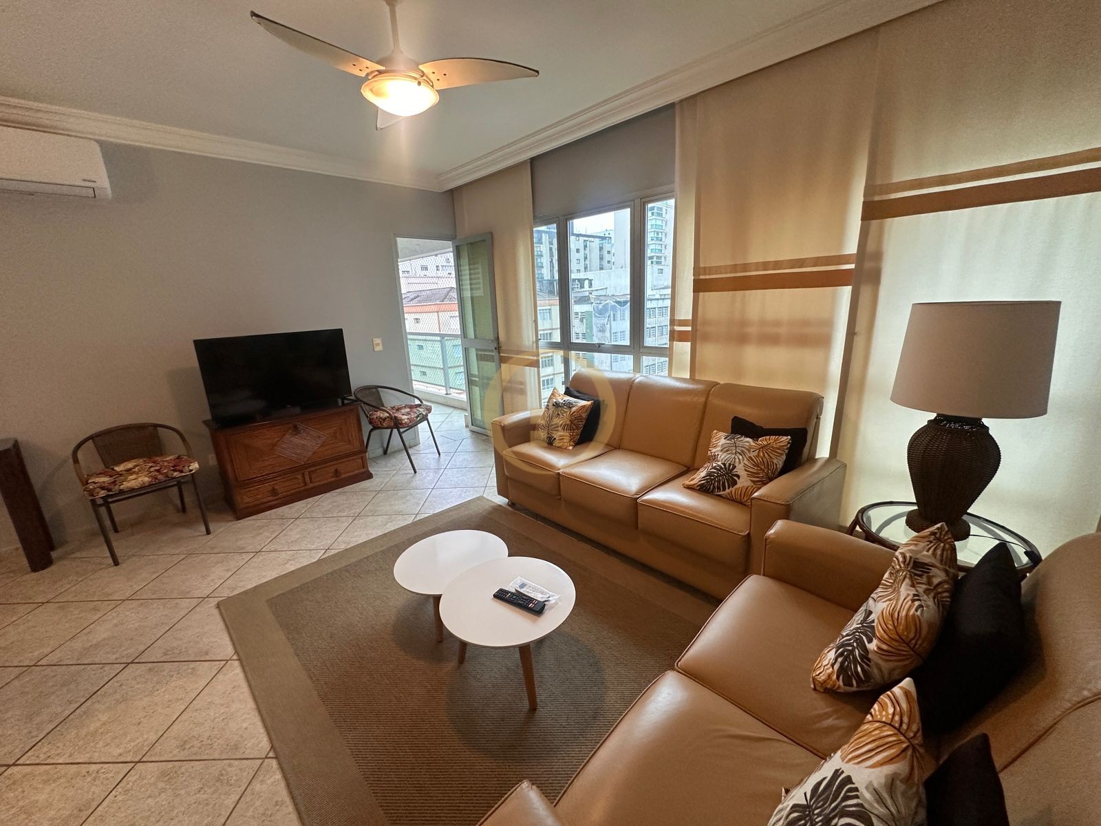 Apartamento na Praia das Pitangueiras, Guarujá - SP