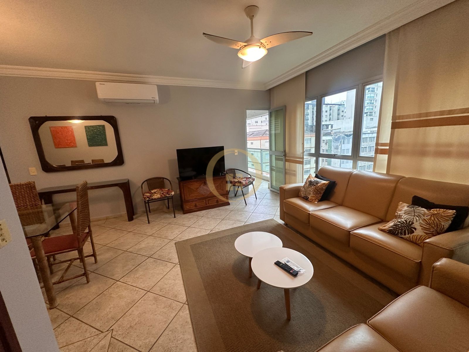 Apartamento na Praia das Pitangueiras, Guarujá - SP