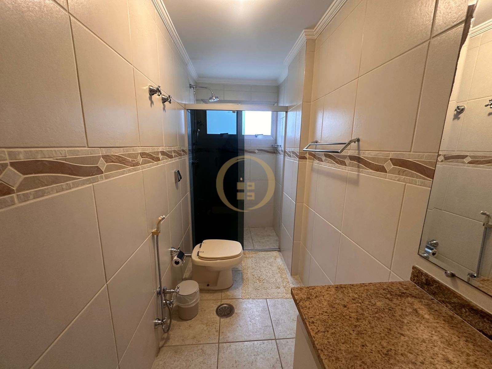 Apartamento na Praia das Pitangueiras, Guarujá - SP