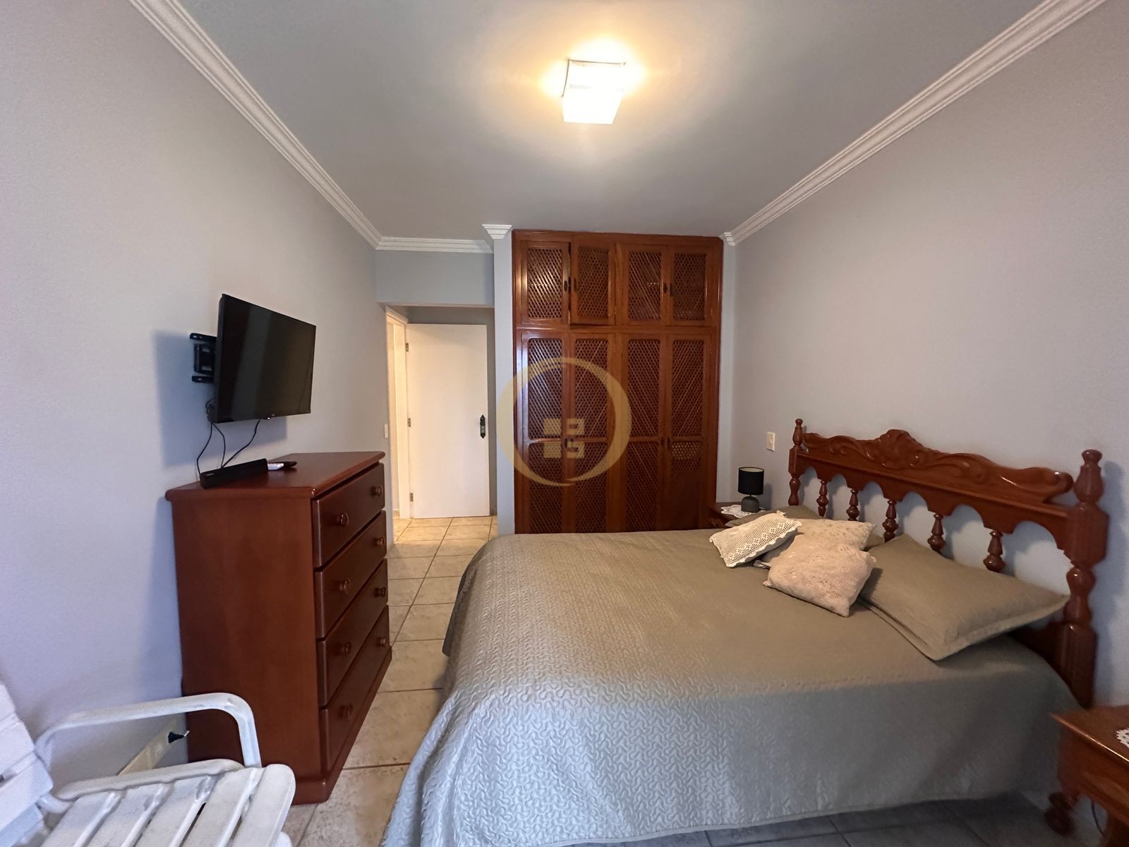 Apartamento na Praia das Pitangueiras, Guarujá - SP
