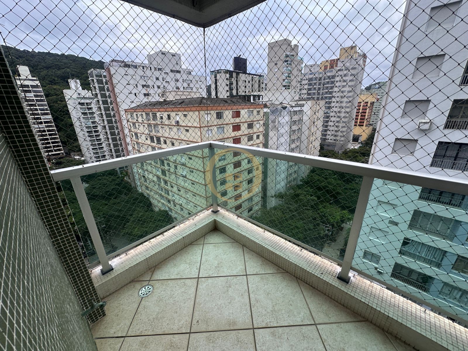 Apartamento na Praia das Pitangueiras, Guarujá - SP
