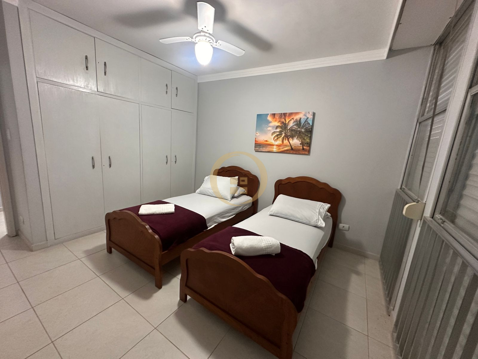 Apartamento na Praia das Pitangueiras, Guarujá - SP