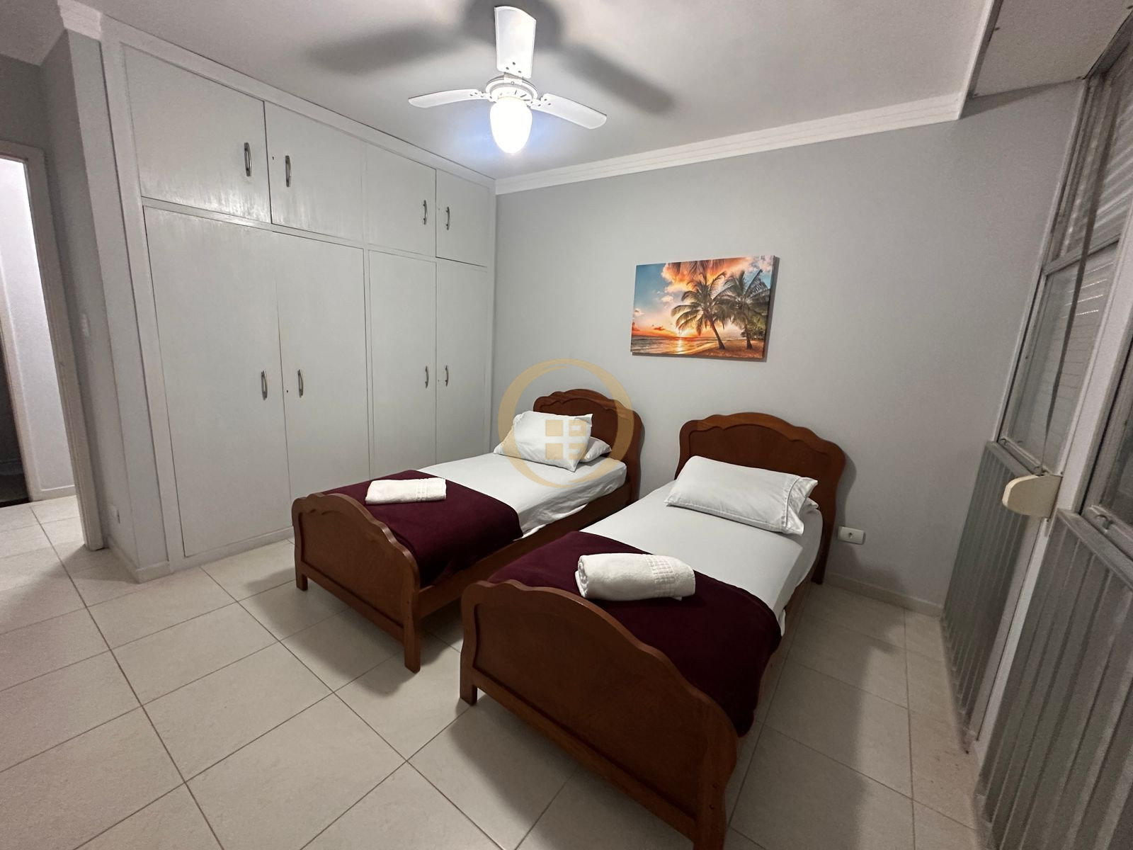 Apartamento na Praia das Pitangueiras, Guarujá - SP