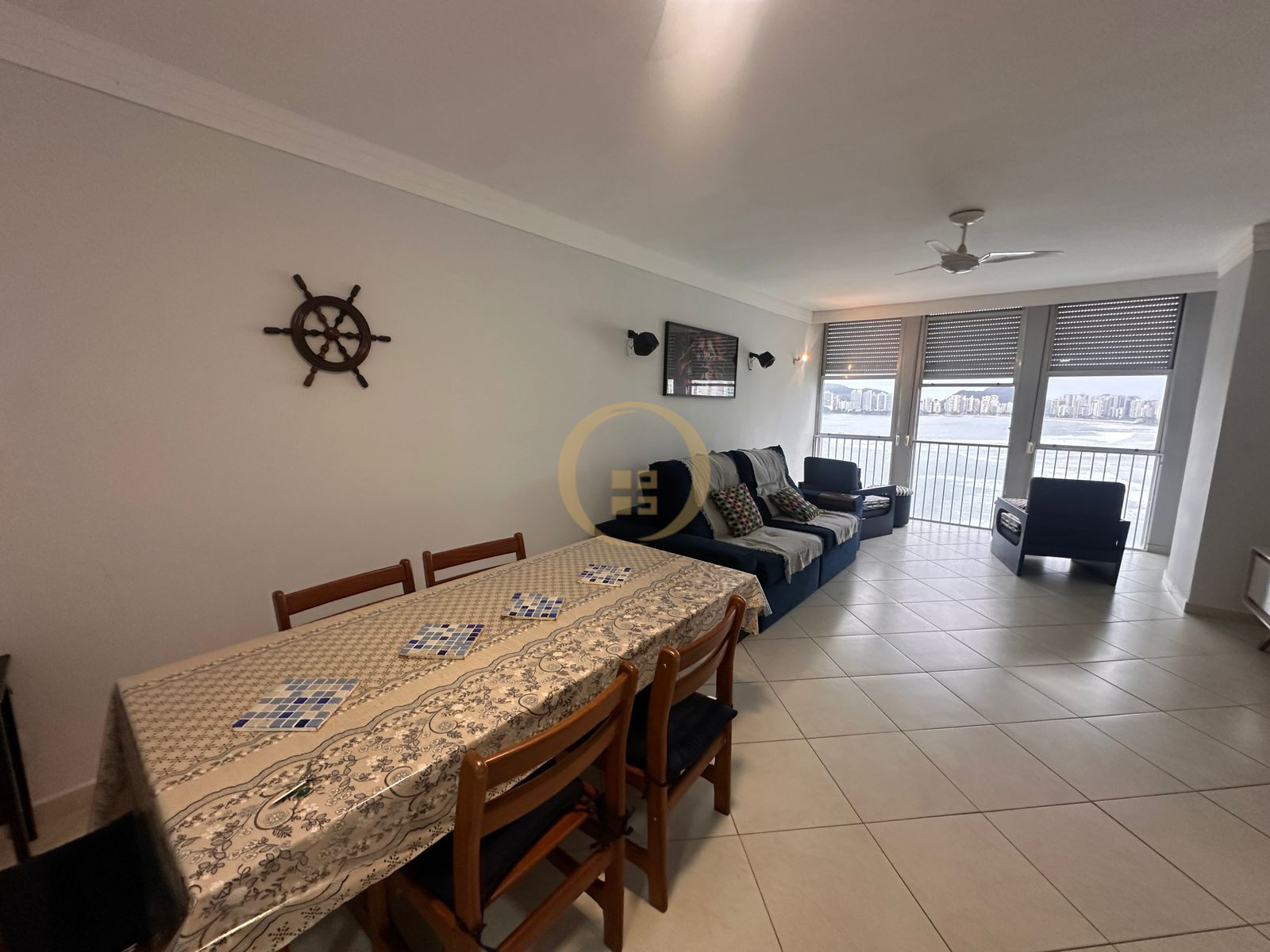 Apartamento na Praia das Pitangueiras, Guarujá - SP