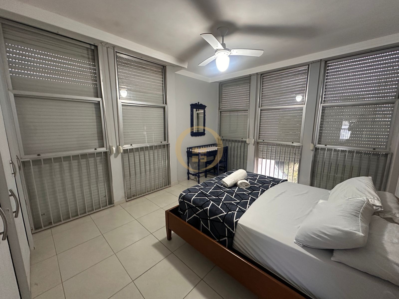 Apartamento na Praia das Pitangueiras, Guarujá - SP