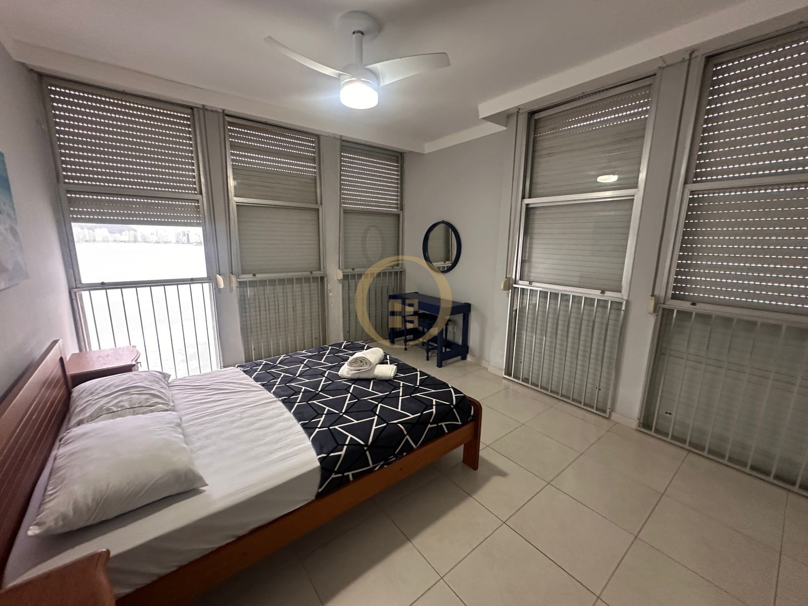 Apartamento na Praia das Pitangueiras, Guarujá - SP