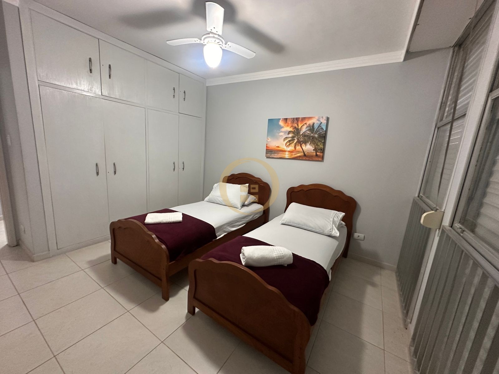 Apartamento na Praia das Pitangueiras, Guarujá - SP