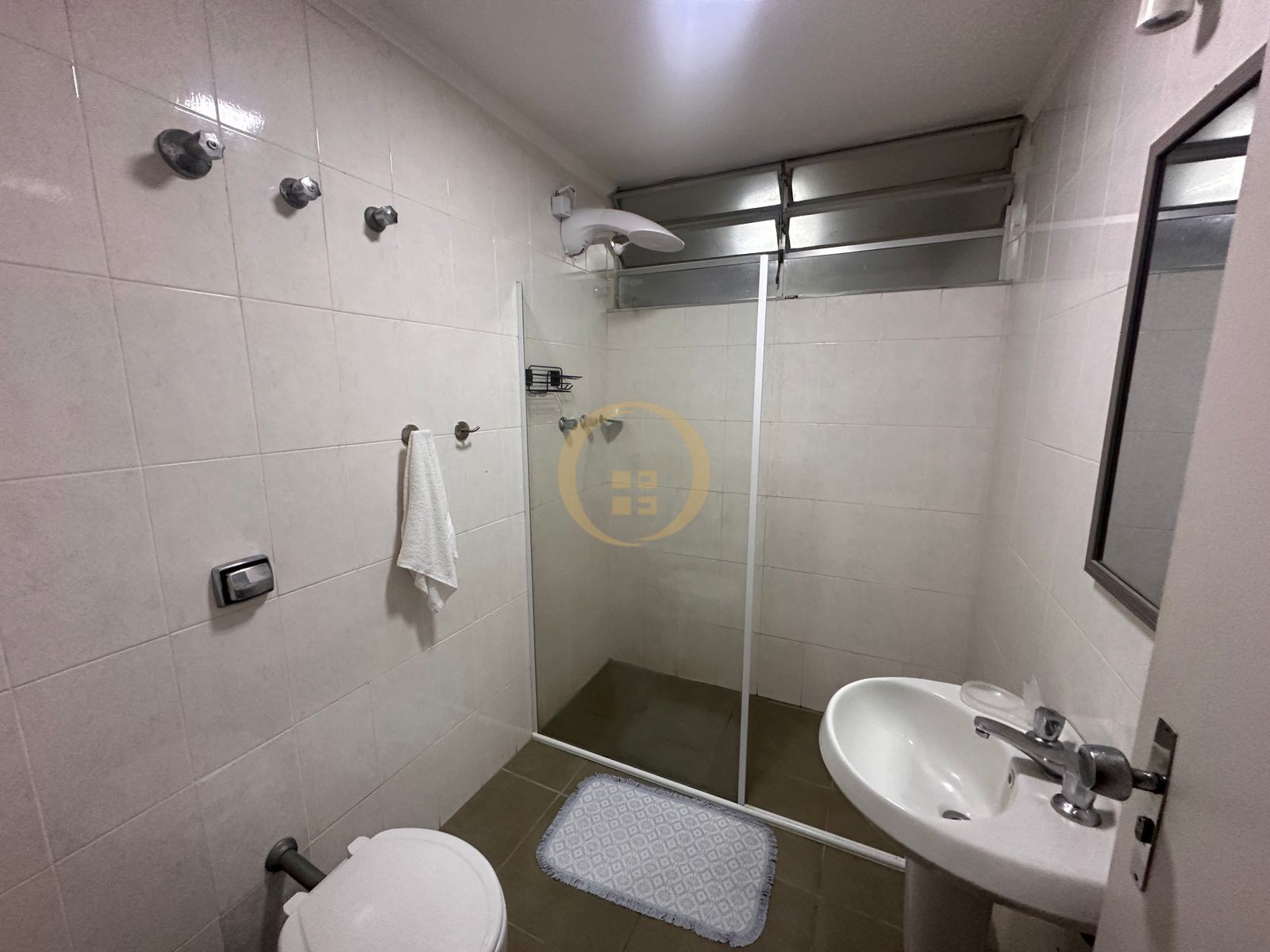 Apartamento na Praia das Pitangueiras, Guarujá - SP