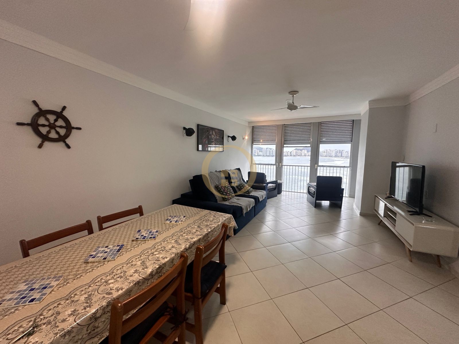 Apartamento na Praia das Pitangueiras, Guarujá - SP