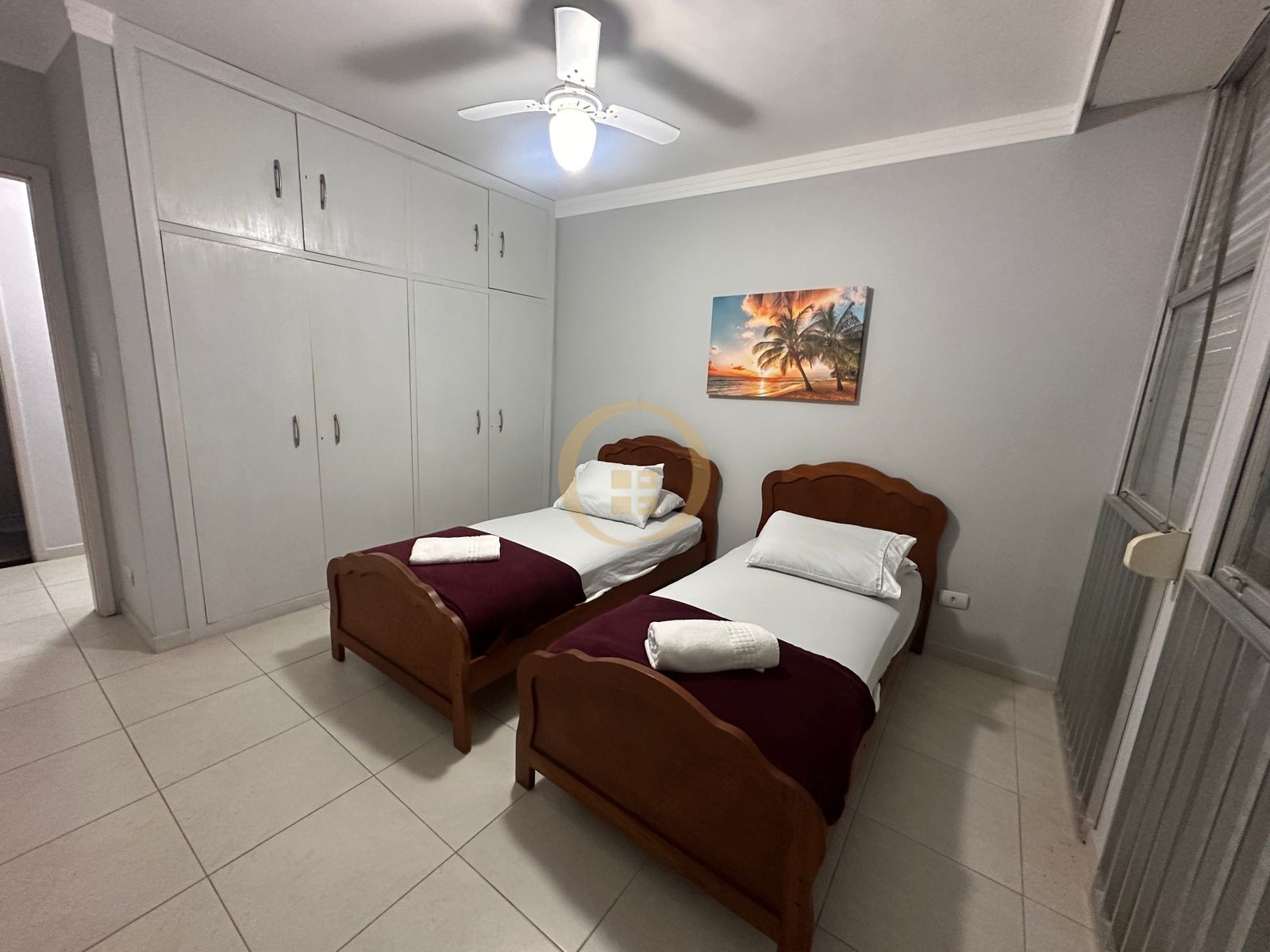 Apartamento na Praia das Pitangueiras, Guarujá - SP