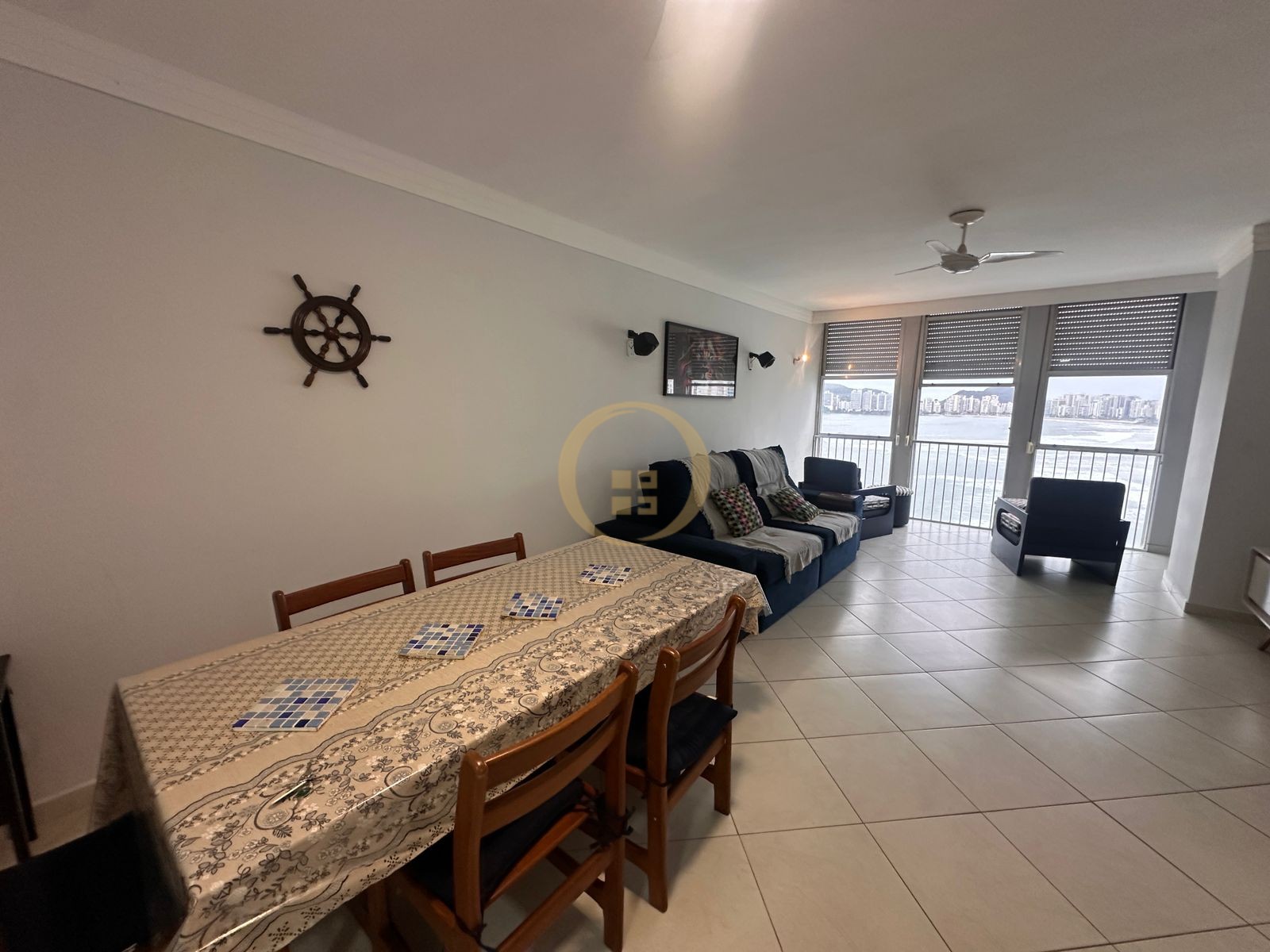 Apartamento na Praia das Pitangueiras, Guarujá - SP