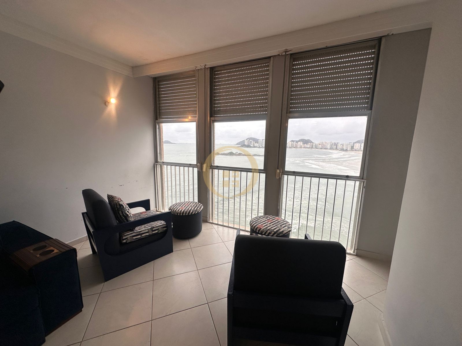 Apartamento na Praia das Pitangueiras, Guarujá - SP