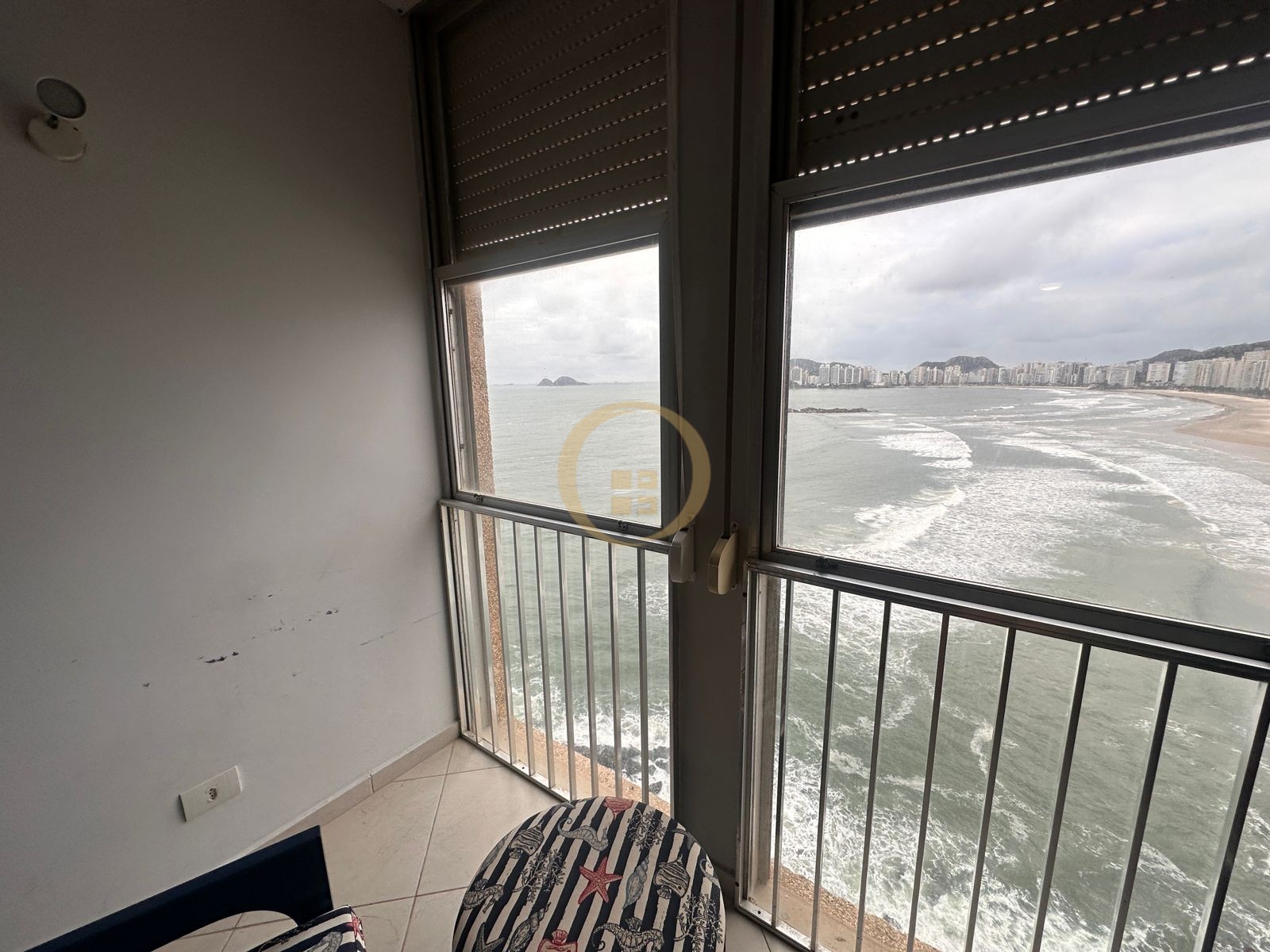 Apartamento na Praia das Pitangueiras, Guarujá - SP