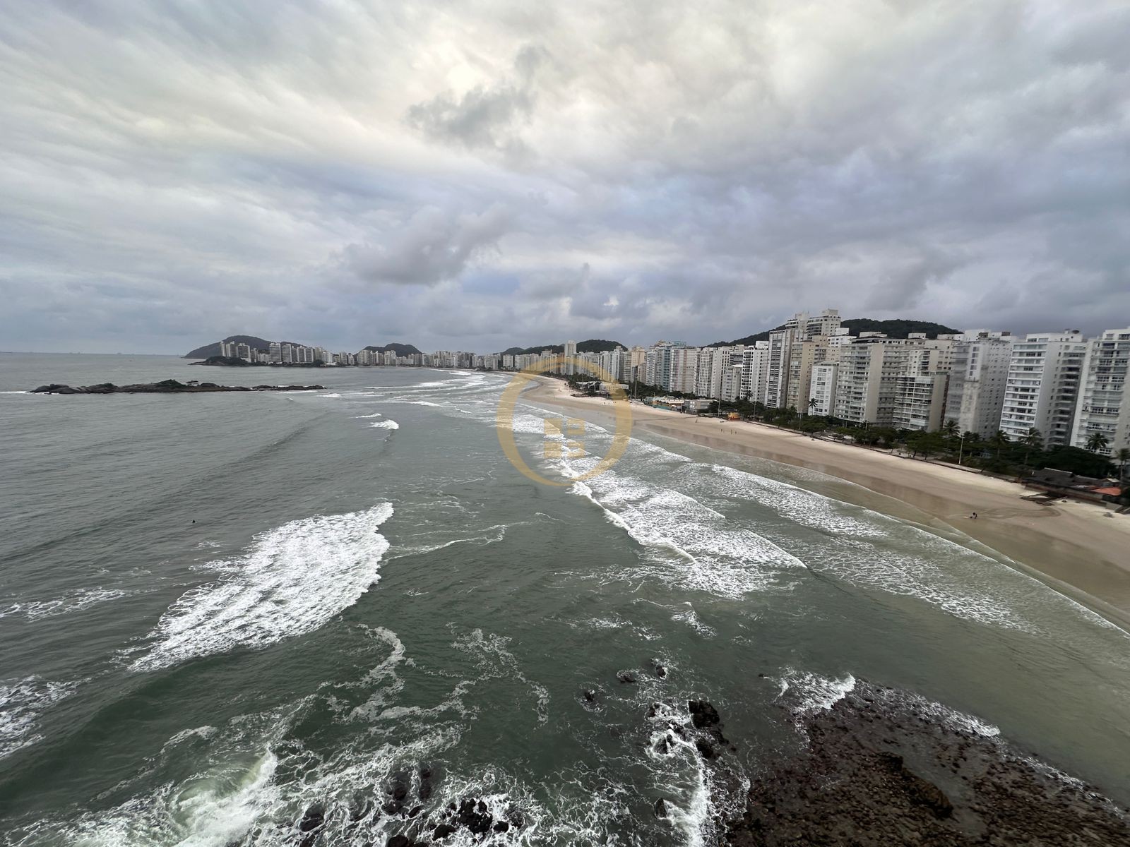 Apartamento na Praia das Pitangueiras, Guarujá - SP