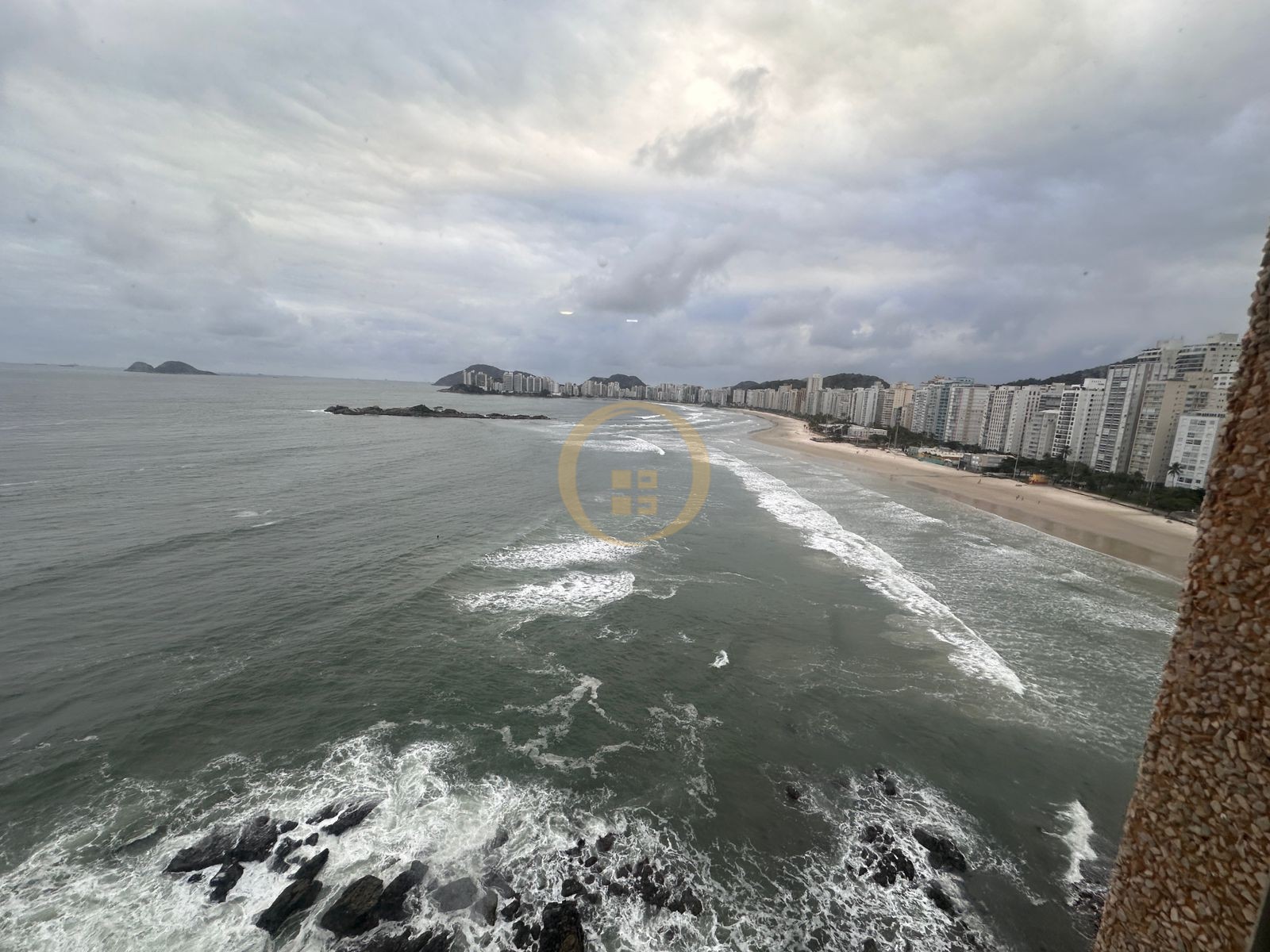 Apartamento na Praia das Pitangueiras, Guarujá - SP