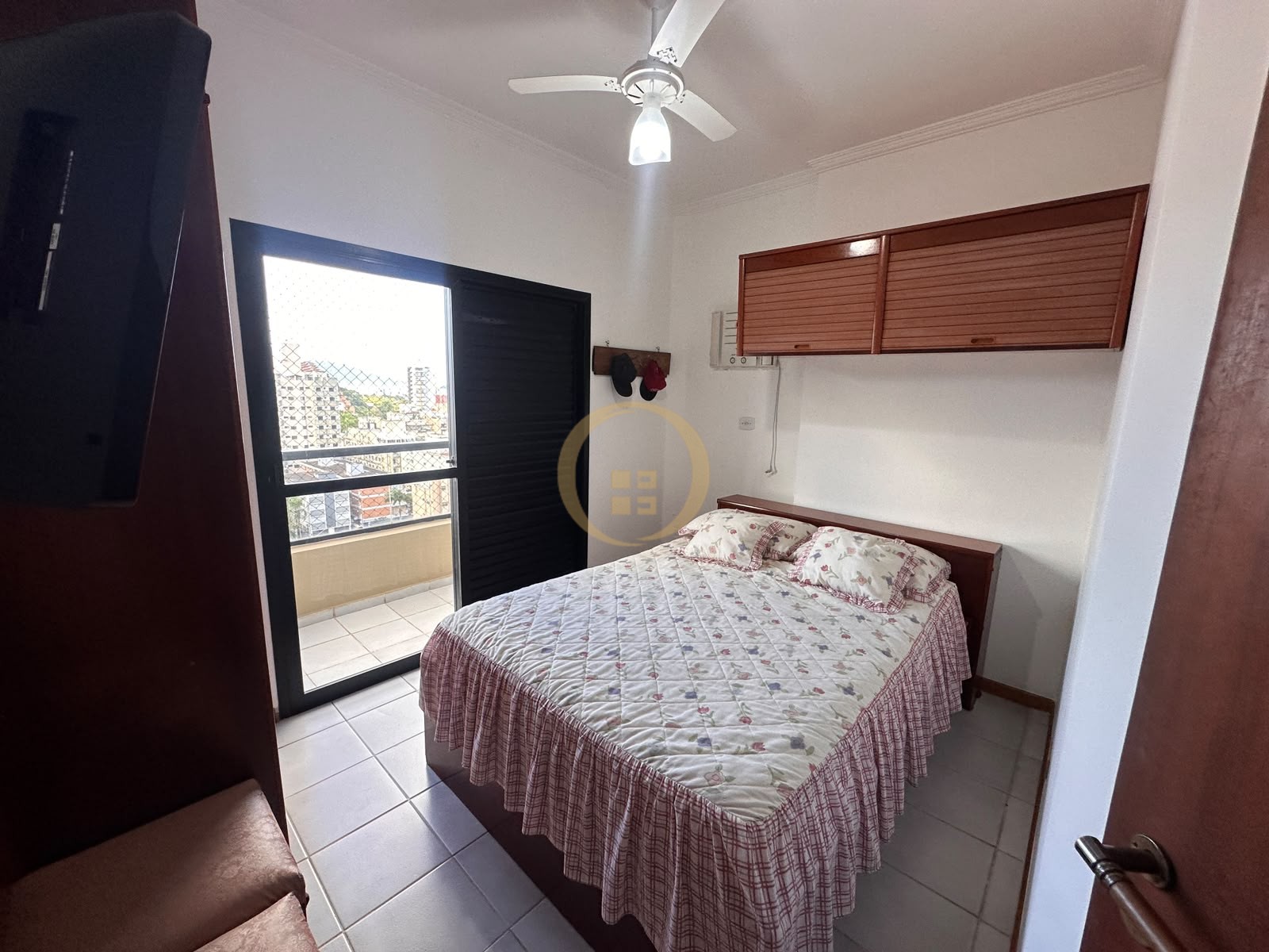 Apartamento na Praia da Enseada, Guarujá - SP