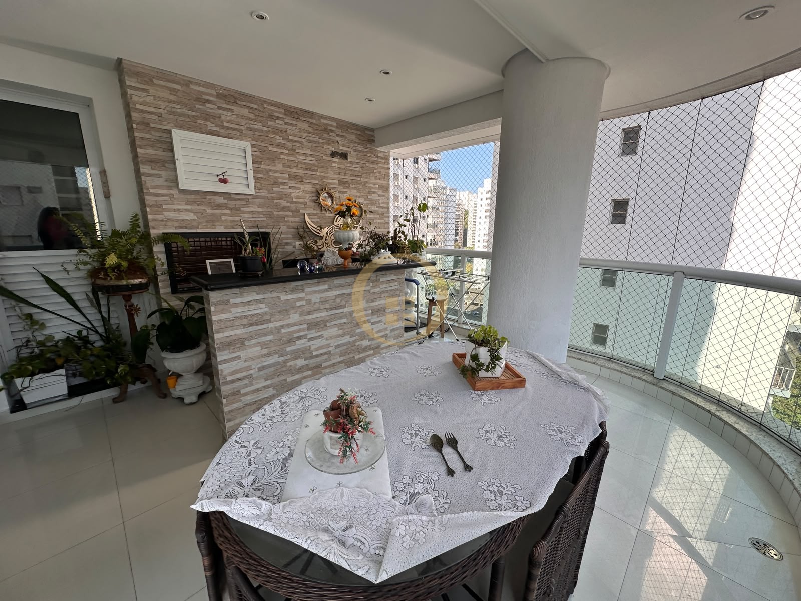 Apartamento na Praia das Pitangueiras, Guarujá - SP