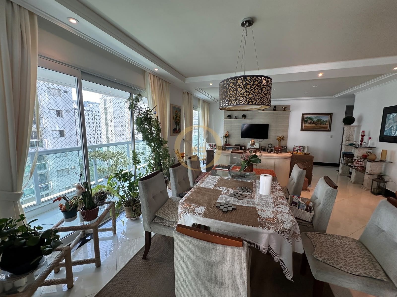 Apartamento na Praia das Pitangueiras, Guarujá - SP