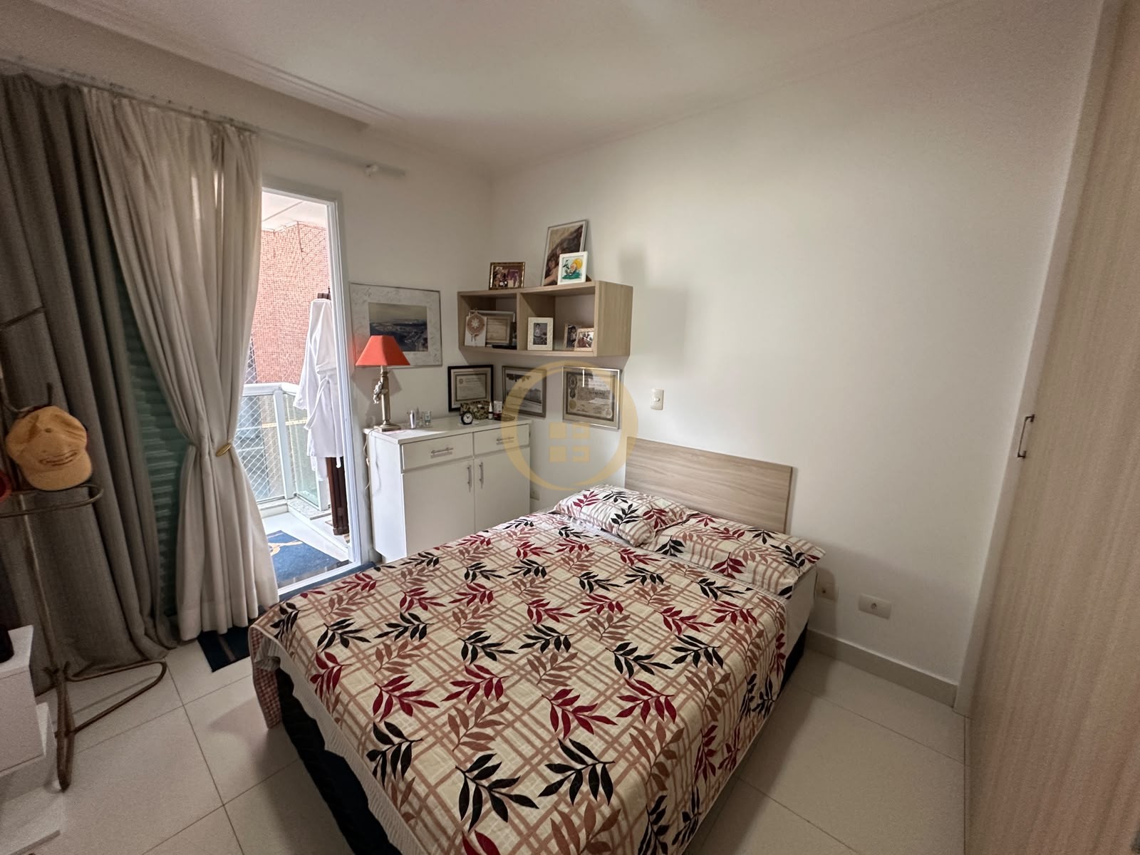 Apartamento na Praia das Pitangueiras, Guarujá - SP