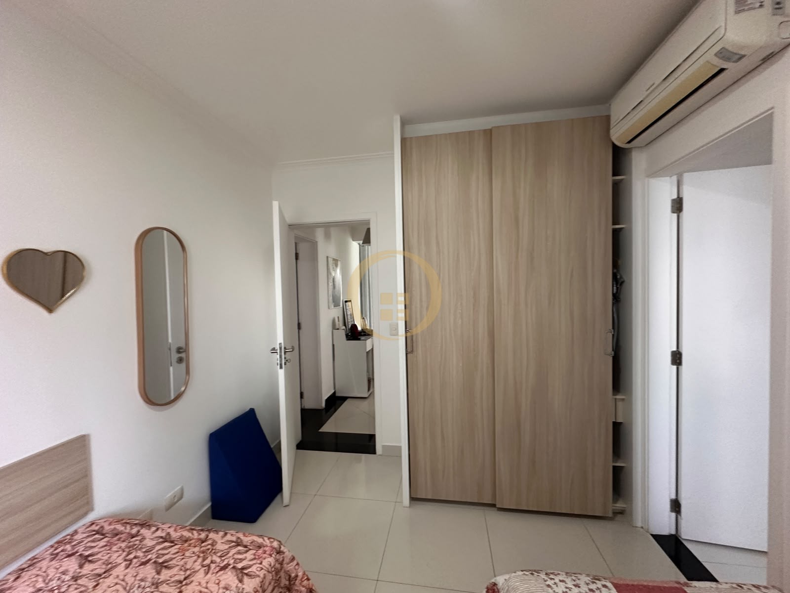 Apartamento na Praia das Pitangueiras, Guarujá - SP