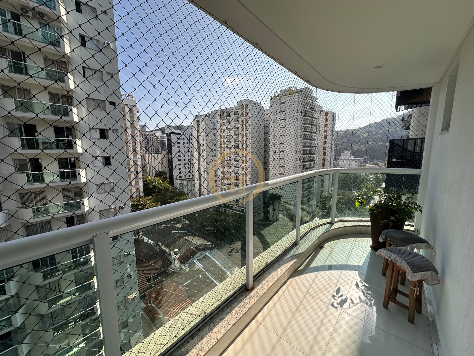 Apartamento na Praia das Pitangueiras, Guarujá - SP