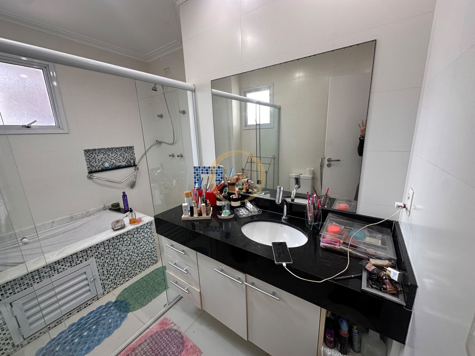 Apartamento na Praia das Pitangueiras, Guarujá - SP