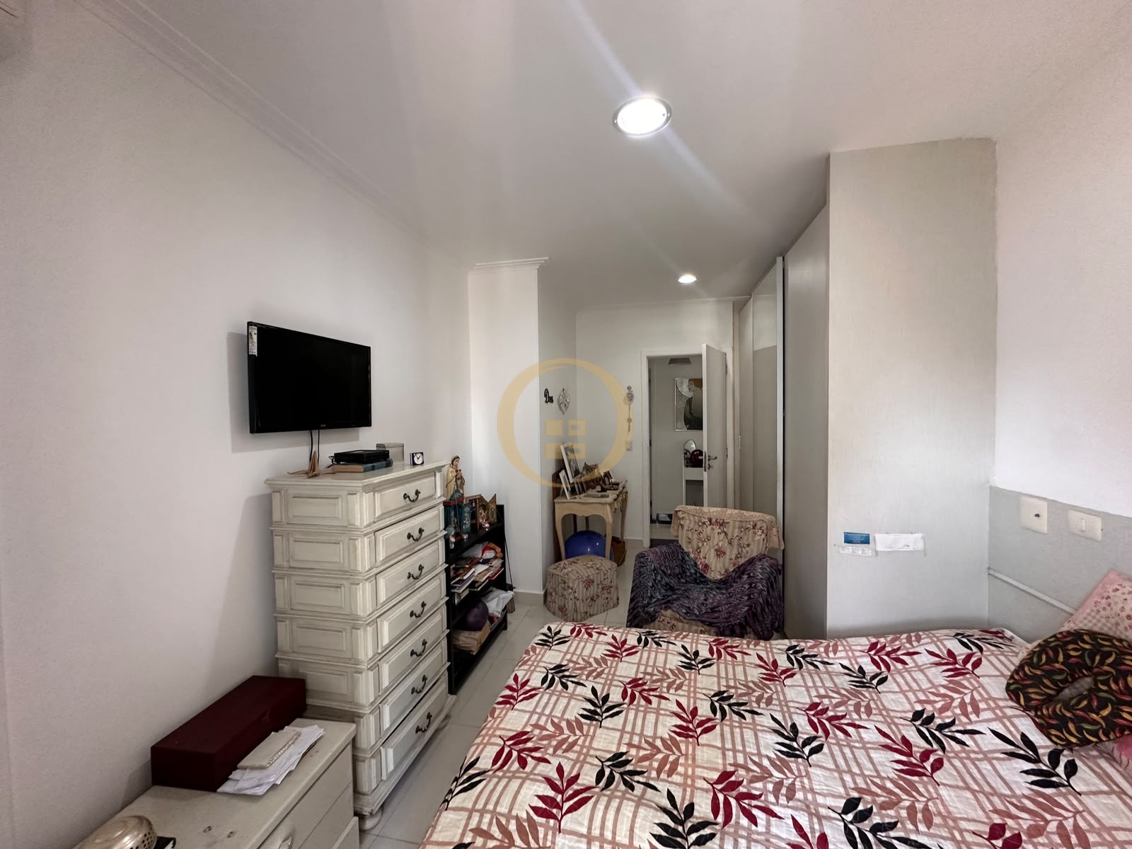 Apartamento na Praia das Pitangueiras, Guarujá - SP
