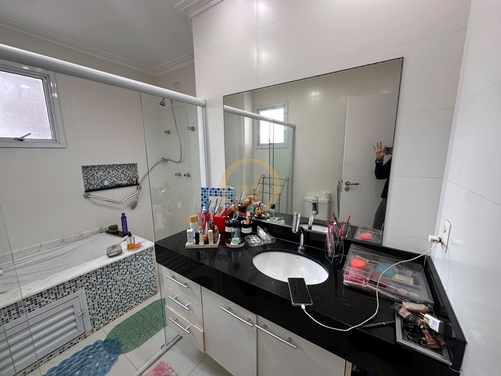 Apartamento na Praia das Pitangueiras, Guarujá - SP