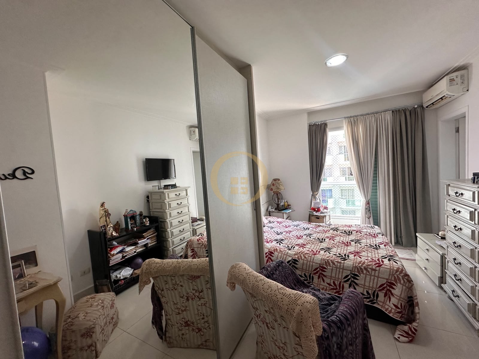 Apartamento na Praia das Pitangueiras, Guarujá - SP