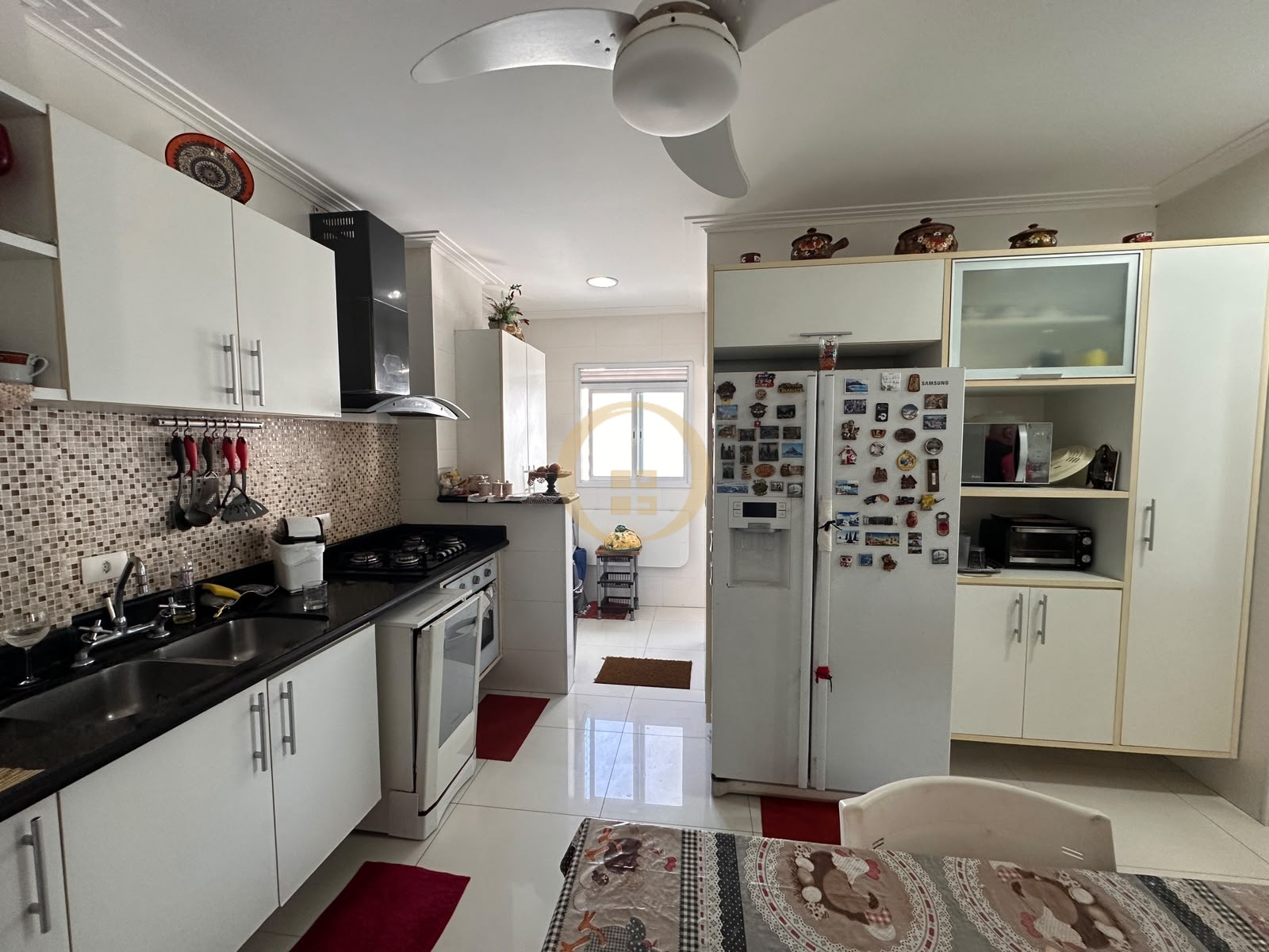 Apartamento na Praia das Pitangueiras, Guarujá - SP