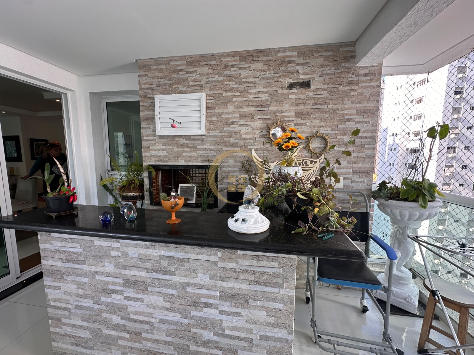Apartamento na Praia das Pitangueiras, Guarujá - SP